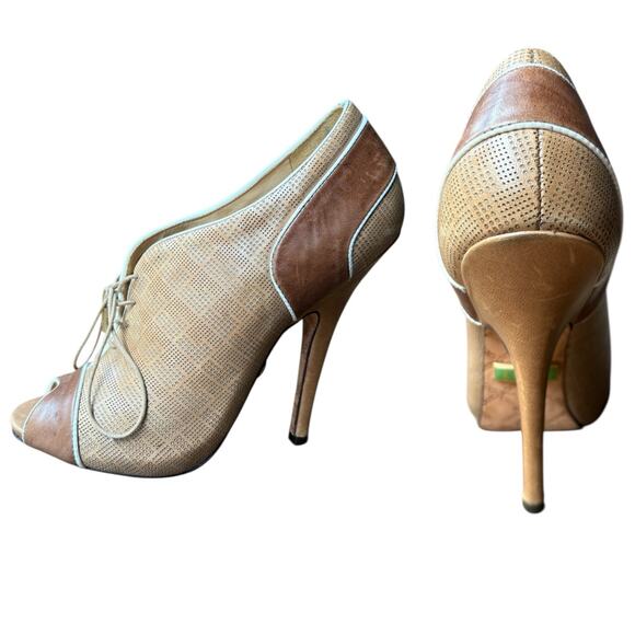 L.A.M.B. Lace up Peep Toe Oxford White Piping Stiletto Bootie Heels - 6.5 - Picture 1 of 10